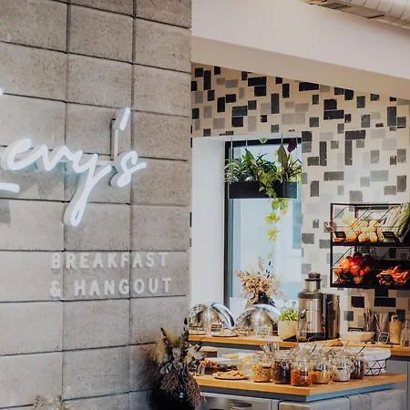 Levy's & Breakfast Hotel 4*